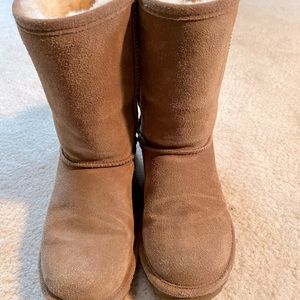 Like new bearpaw boots - size 7